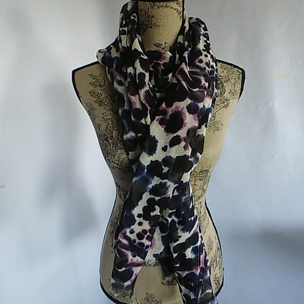 Women's Lightweight Scarf - Picture 3 of 6